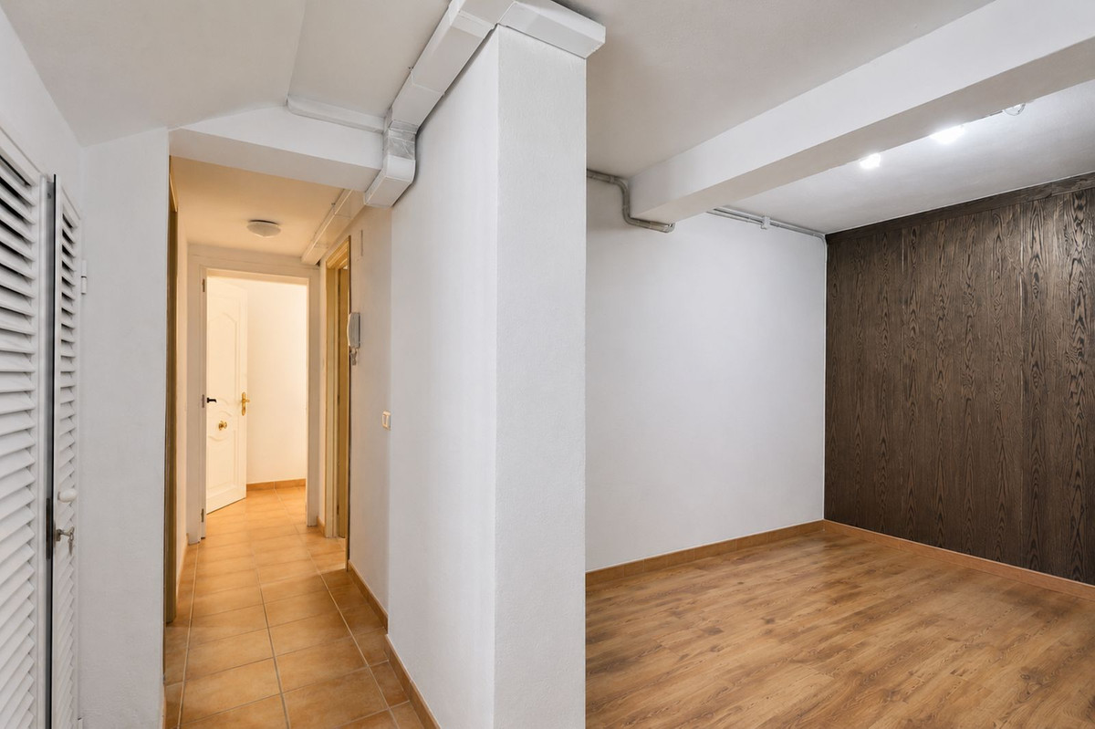 9 Bed Townhouse for sale in Nueva Andalucía Costa Del Sol, Málaga, Spain