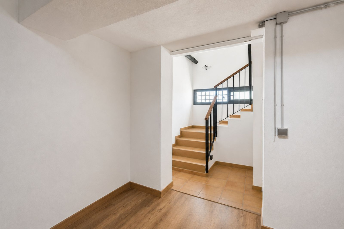 9 Bed Townhouse for sale in Nueva Andalucía Costa Del Sol, Málaga, Spain