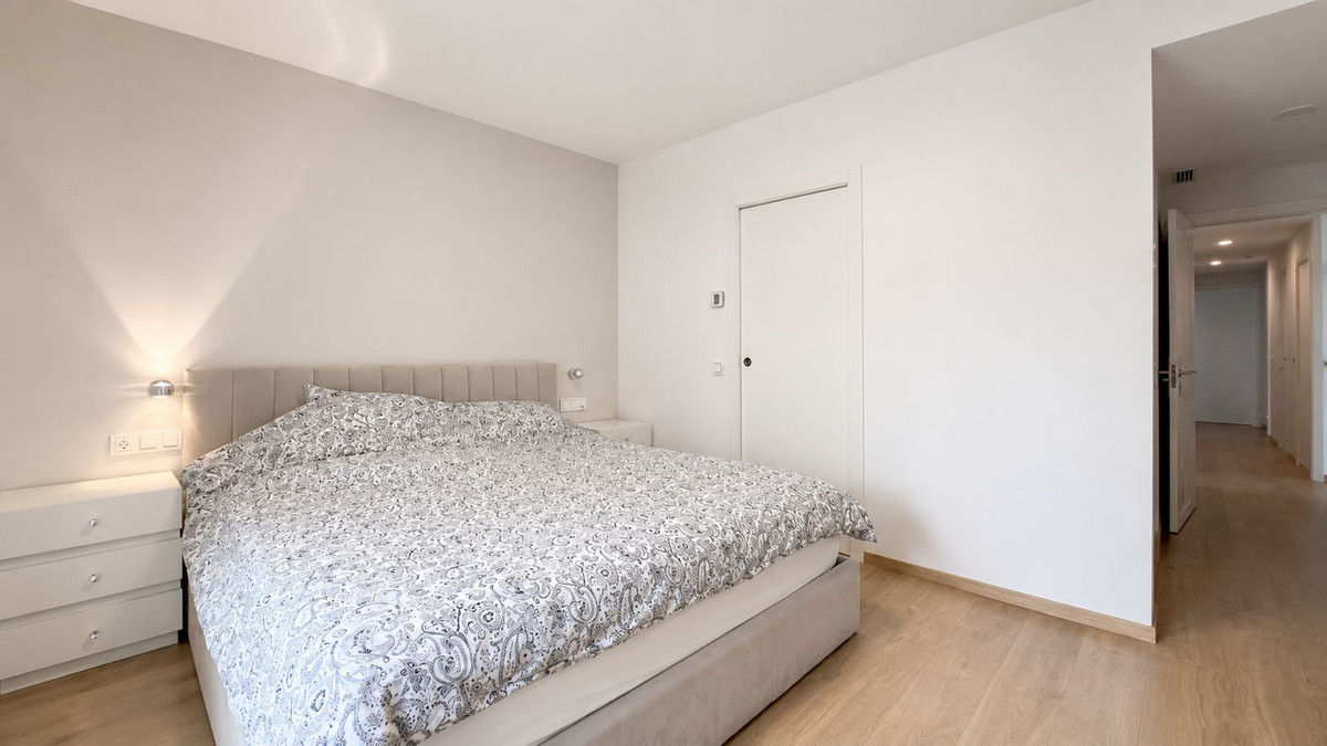 9 Bed Townhouse for sale in Nueva Andalucía Costa Del Sol, Málaga, Spain