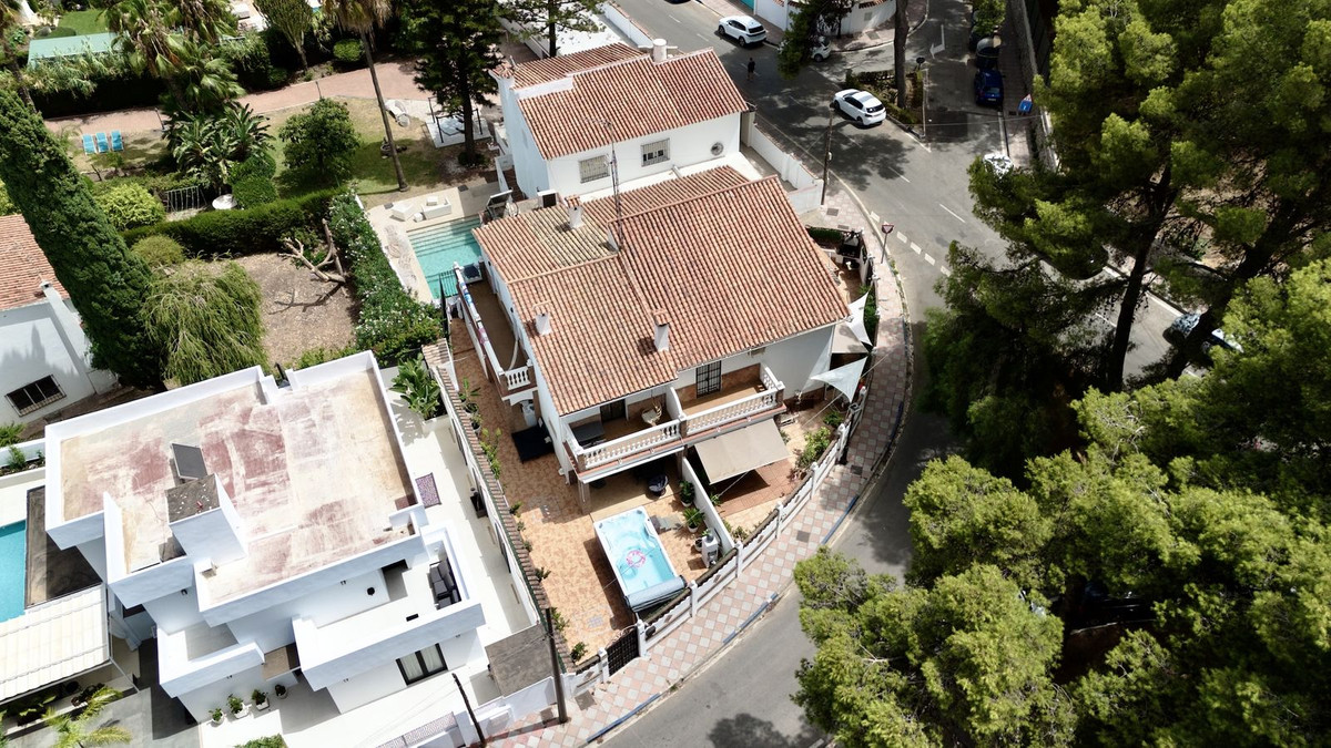 9 Bed Townhouse for sale in Nueva Andalucía Costa Del Sol, Málaga, Spain