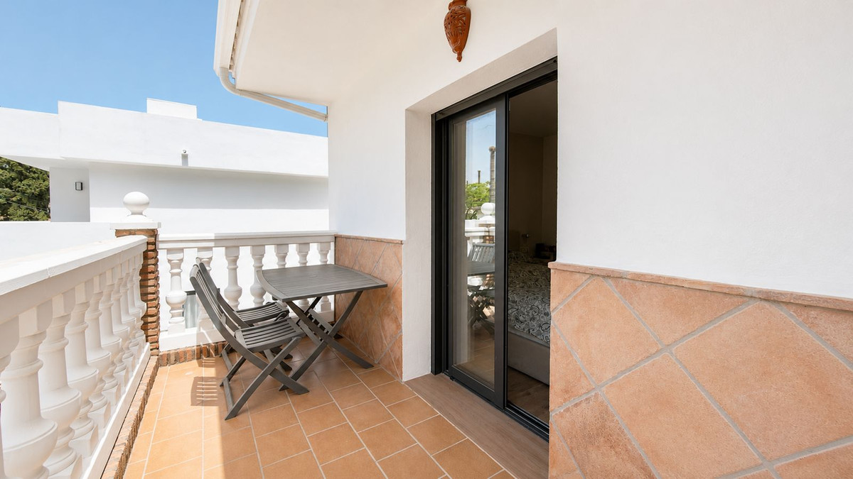 9 Bed Townhouse for sale in Nueva Andalucía Costa Del Sol, Málaga, Spain