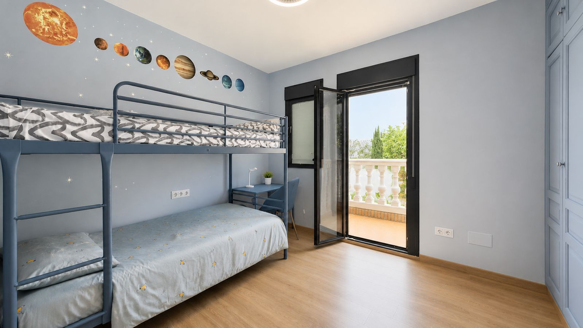 9 Bed Townhouse for sale in Nueva Andalucía Costa Del Sol, Málaga, Spain