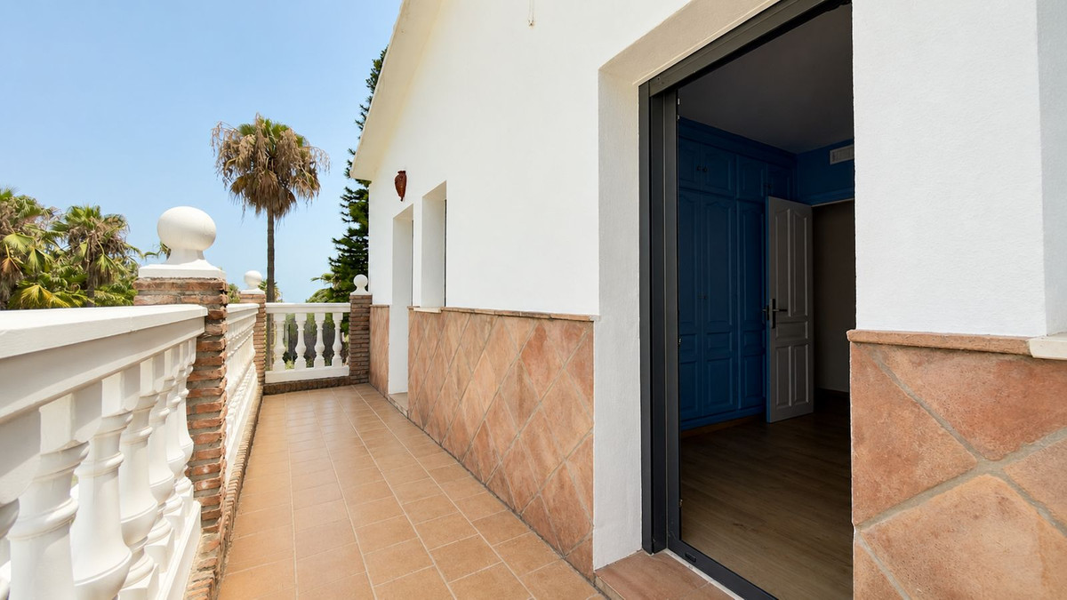 9 Bed Townhouse for sale in Nueva Andalucía Costa Del Sol, Málaga, Spain