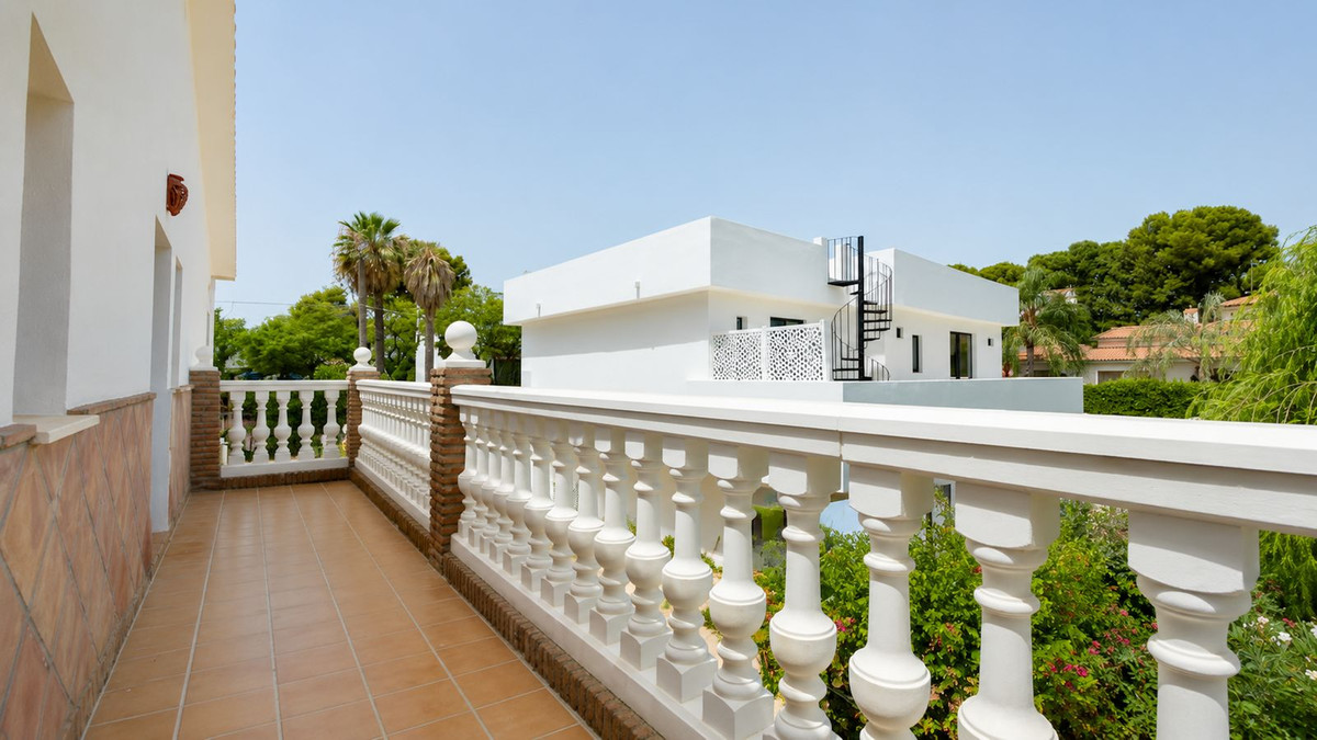 9 Bed Townhouse for sale in Nueva Andalucía Costa Del Sol, Málaga, Spain