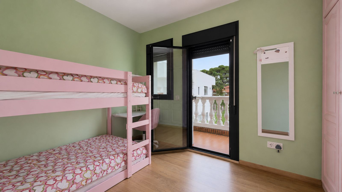 9 Bed Townhouse for sale in Nueva Andalucía Costa Del Sol, Málaga, Spain