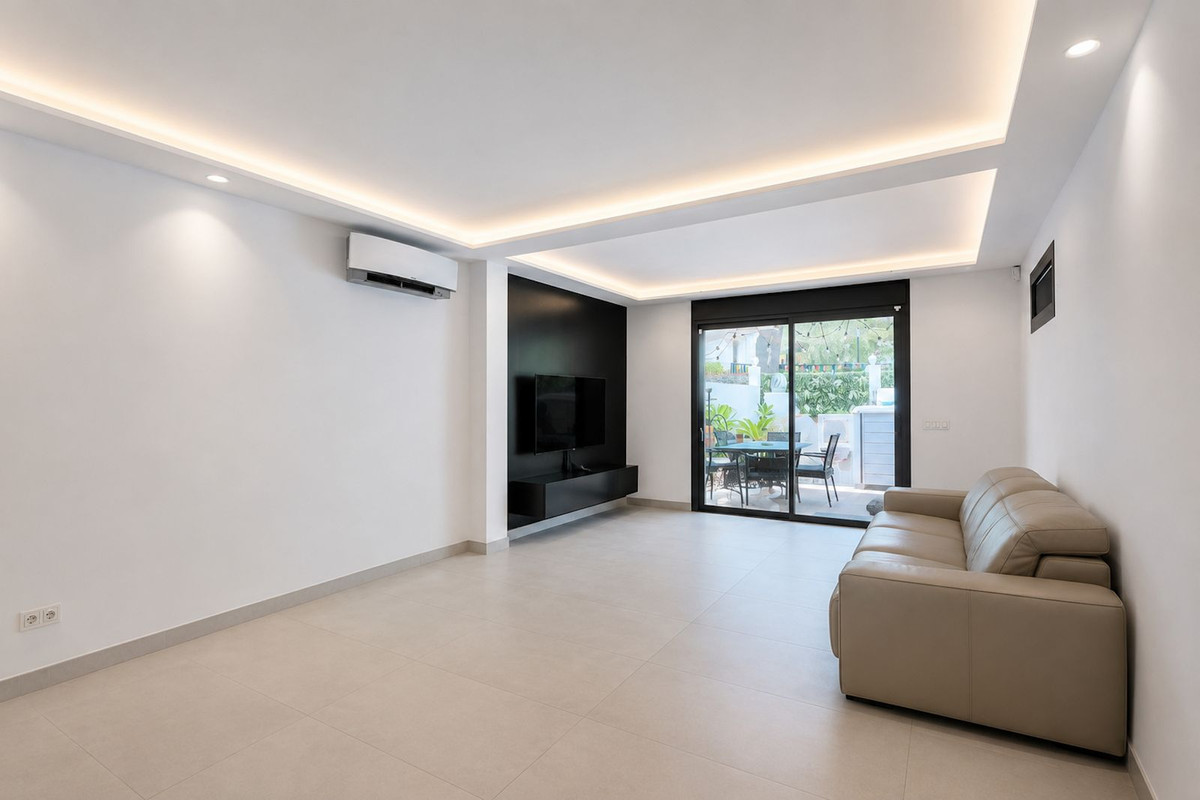 9 Bed Townhouse for sale in Nueva Andalucía Costa Del Sol, Málaga, Spain