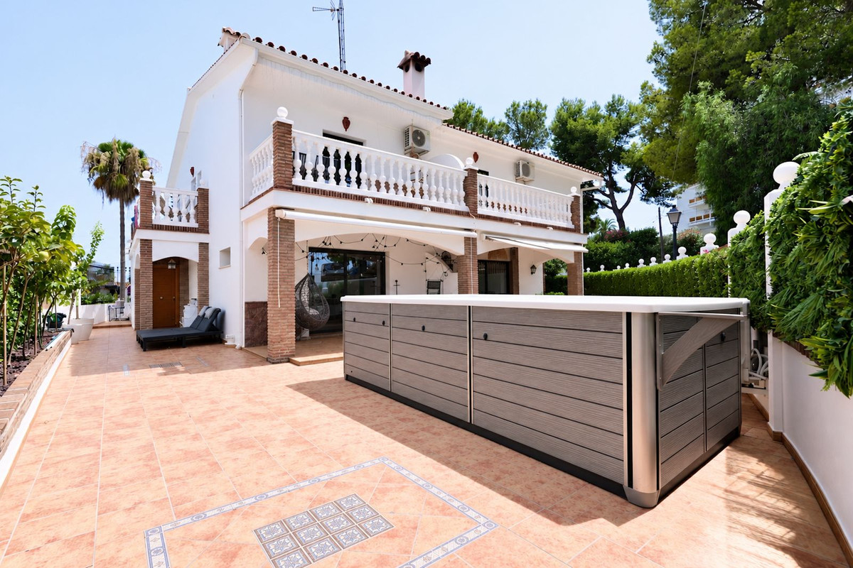 9 Bed Townhouse for sale in Nueva Andalucía Costa Del Sol, Málaga, Spain