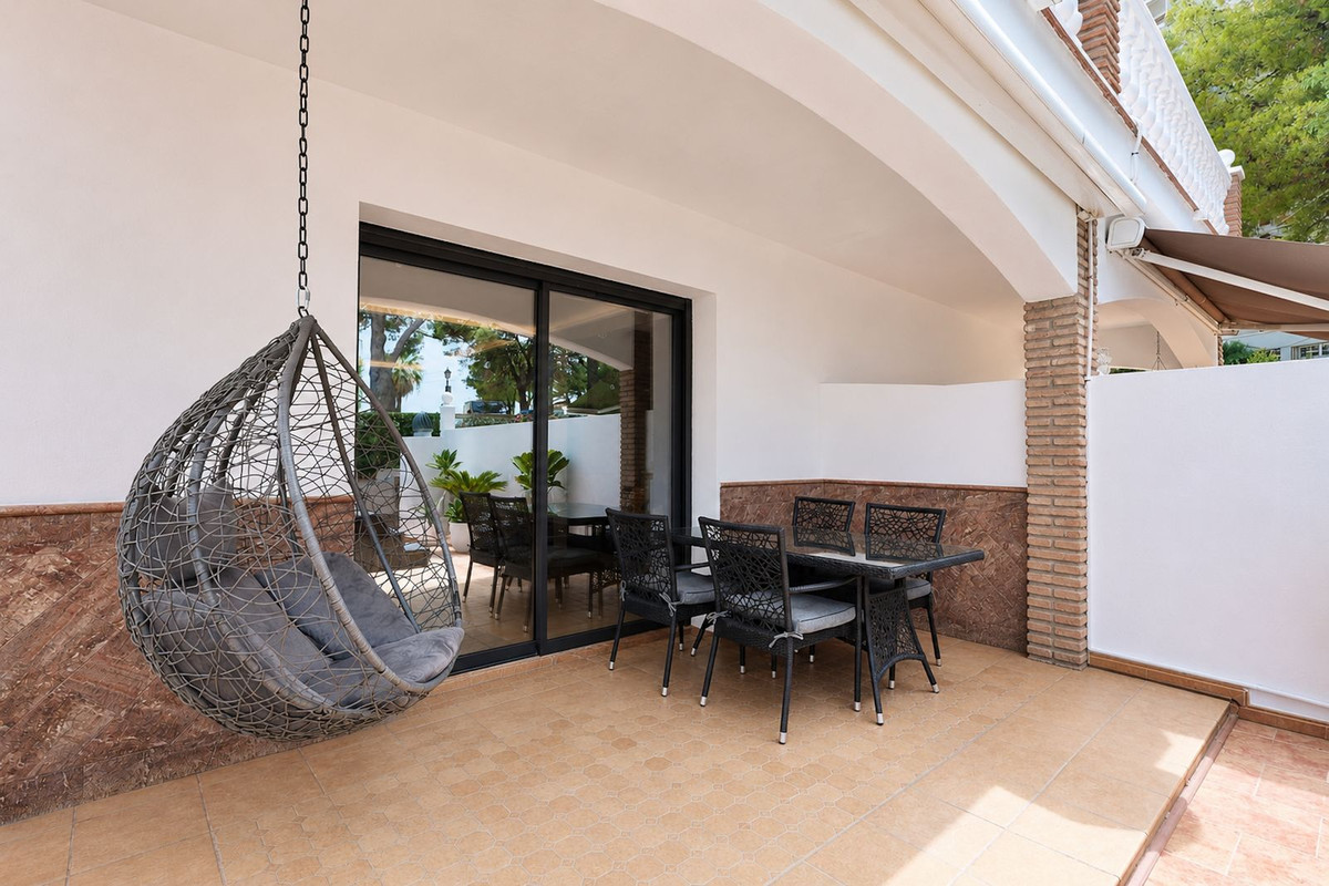 9 Bed Townhouse for sale in Nueva Andalucía Costa Del Sol, Málaga, Spain