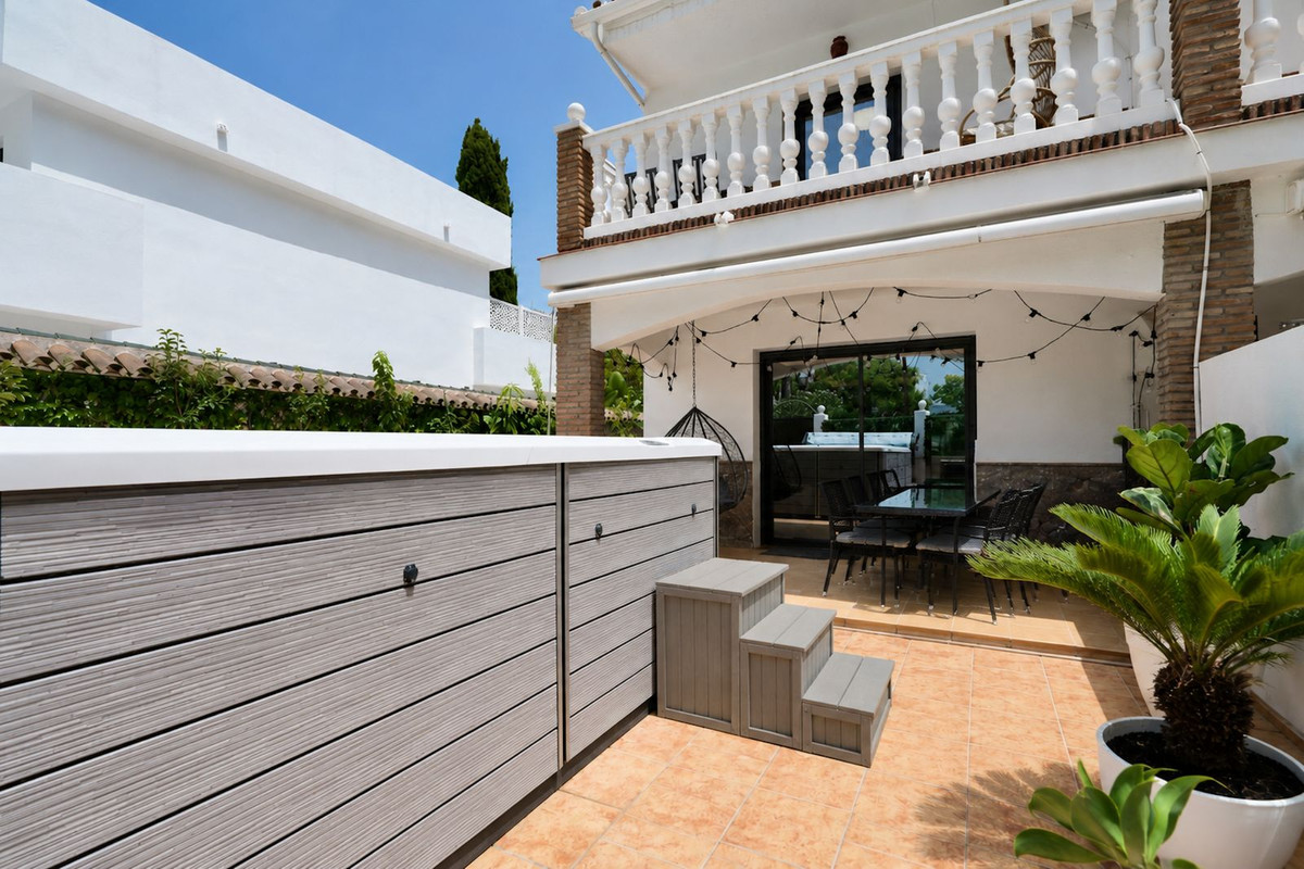 9 Bed Townhouse for sale in Nueva Andalucía Costa Del Sol, Málaga, Spain