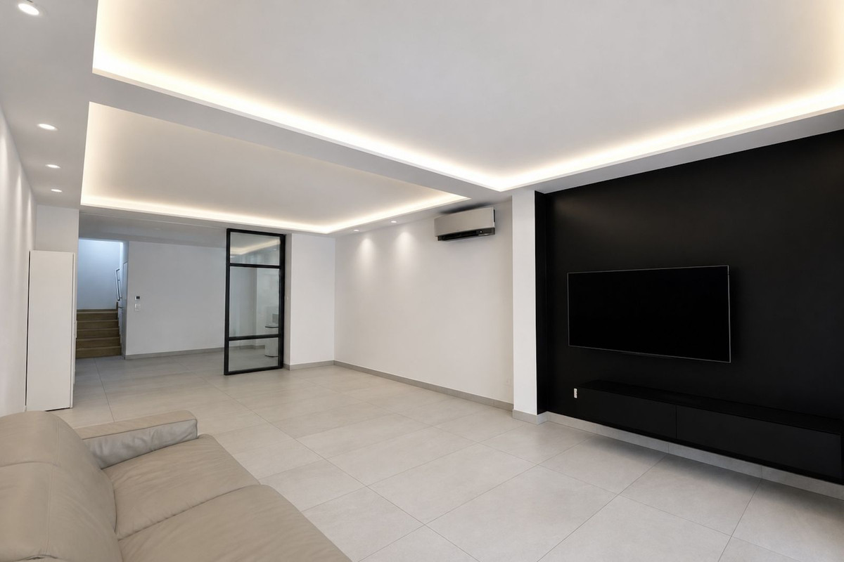 9 Bed Townhouse for sale in Nueva Andalucía Costa Del Sol, Málaga, Spain