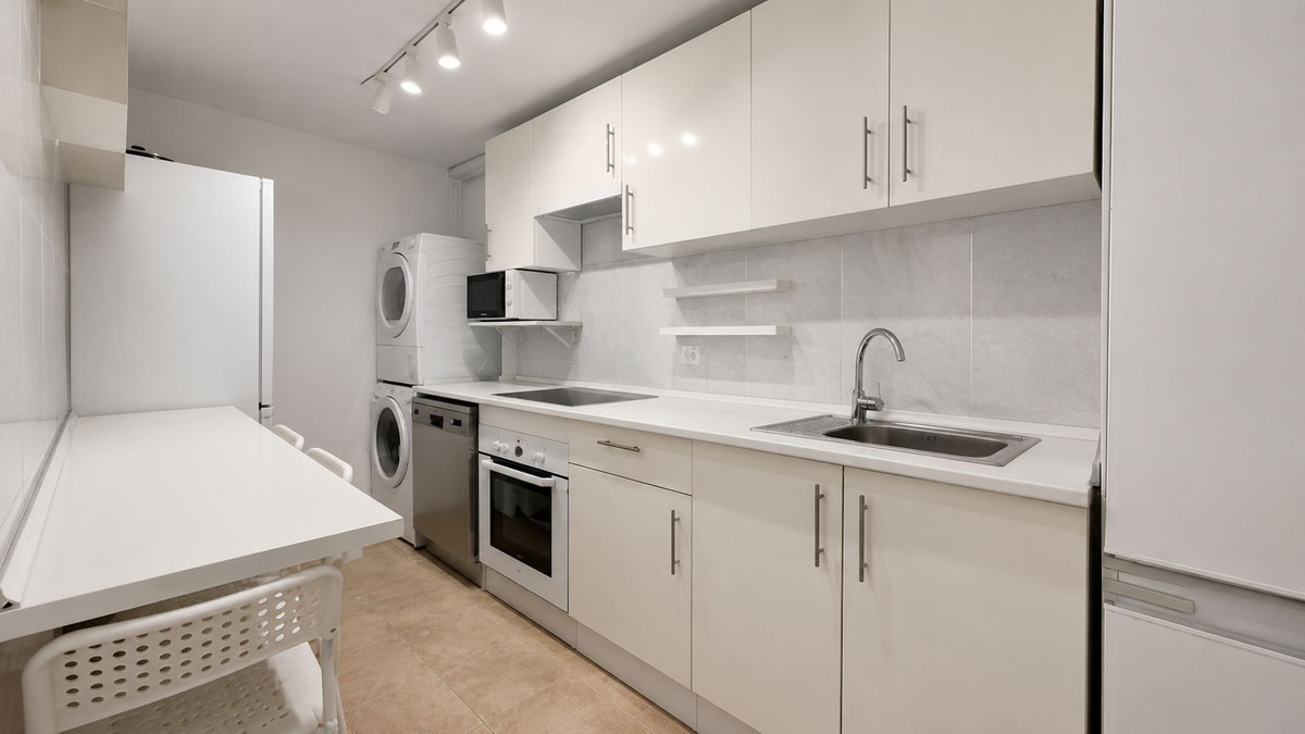 9 Bed Townhouse for sale in Nueva Andalucía Costa Del Sol, Málaga, Spain