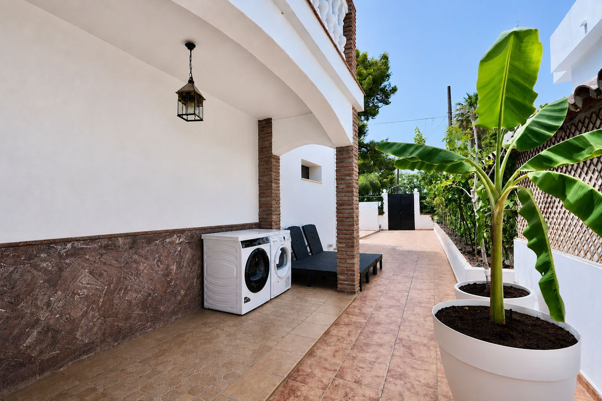 9 Bed Townhouse for sale in Nueva Andalucía Costa Del Sol, Málaga, Spain