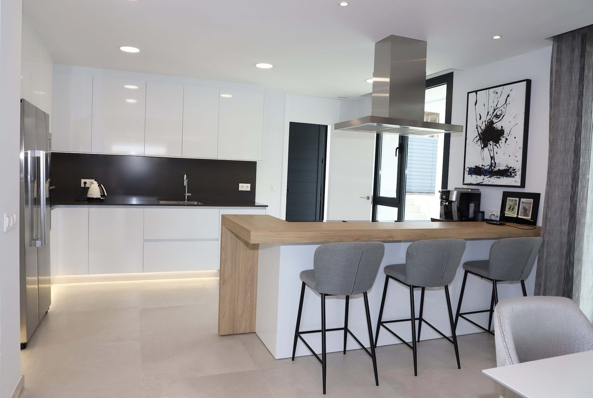 5 Bed Townhouse for sale in New Golden Mile Costa Del Sol, Málaga, Spain