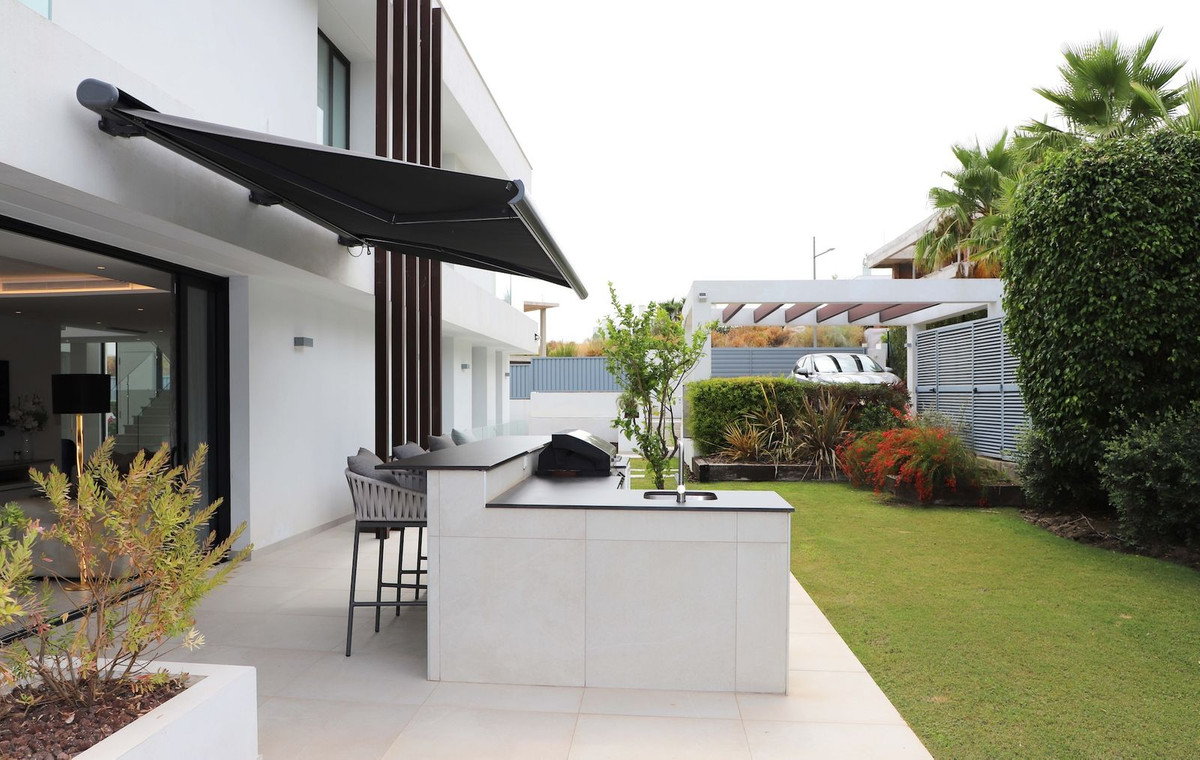 5 Bed Townhouse for sale in New Golden Mile Costa Del Sol, Málaga, Spain