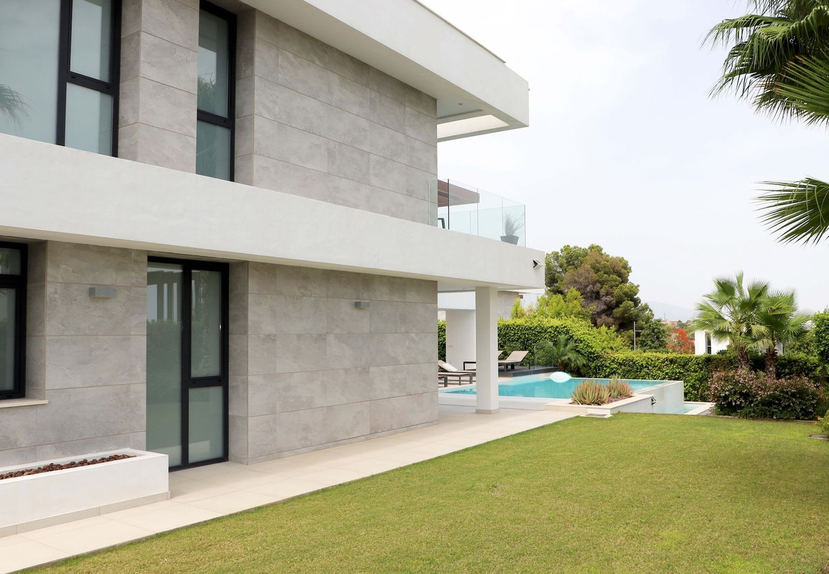 5 Bed Townhouse for sale in New Golden Mile Costa Del Sol, Málaga, Spain