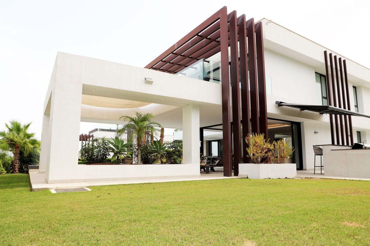 5 Bed Townhouse for sale in New Golden Mile Costa Del Sol, Málaga, Spain