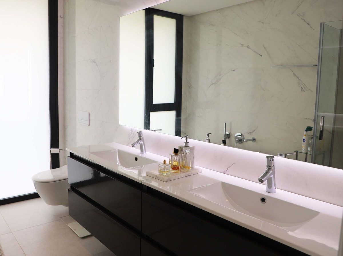 5 Bed Townhouse for sale in New Golden Mile Costa Del Sol, Málaga, Spain