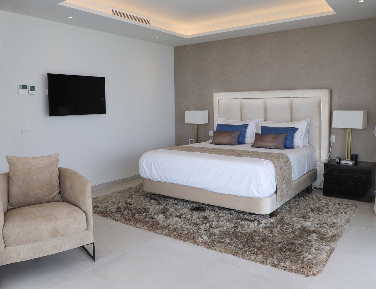 5 Bed Townhouse for sale in New Golden Mile Costa Del Sol, Málaga, Spain