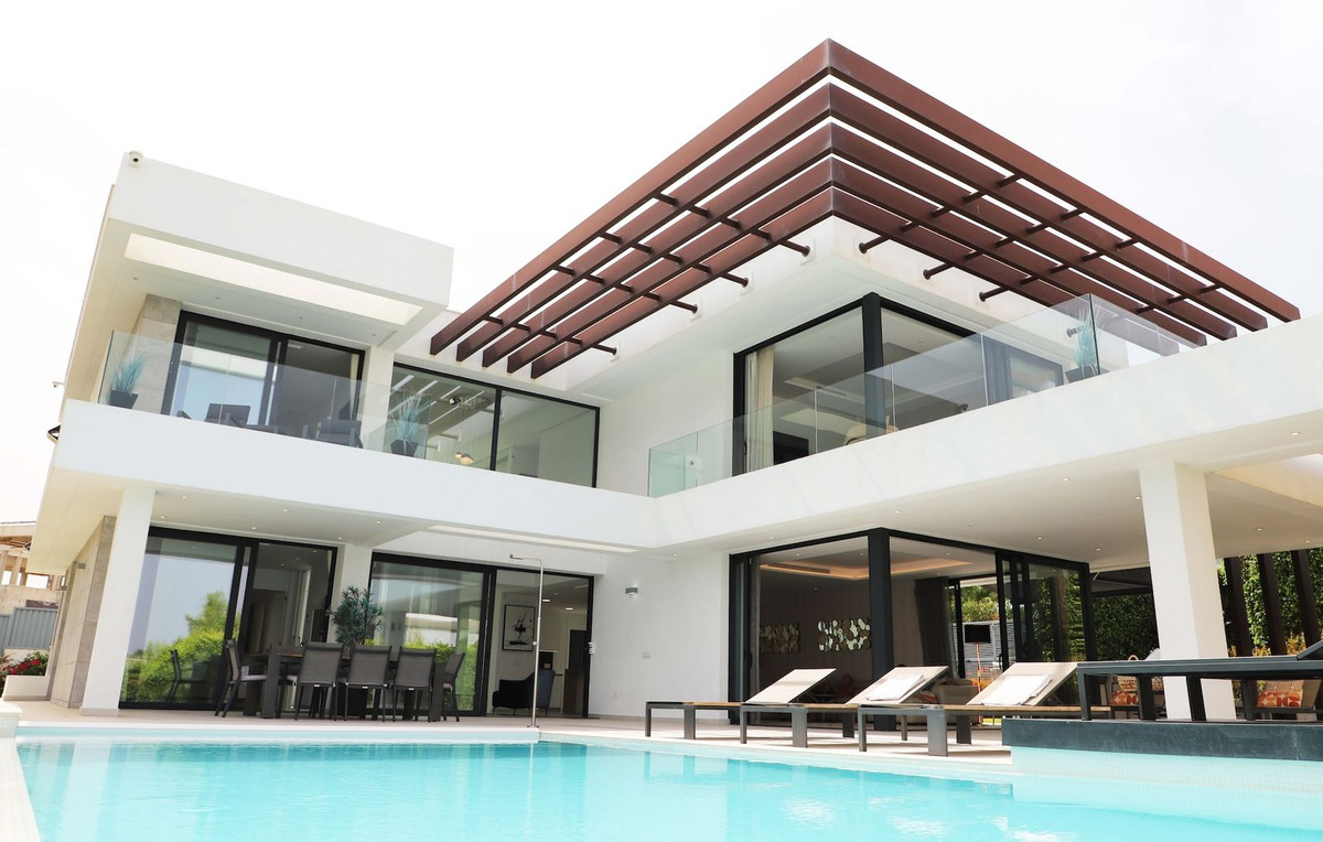 5 Bed Townhouse for sale in New Golden Mile Costa Del Sol, Málaga, Spain