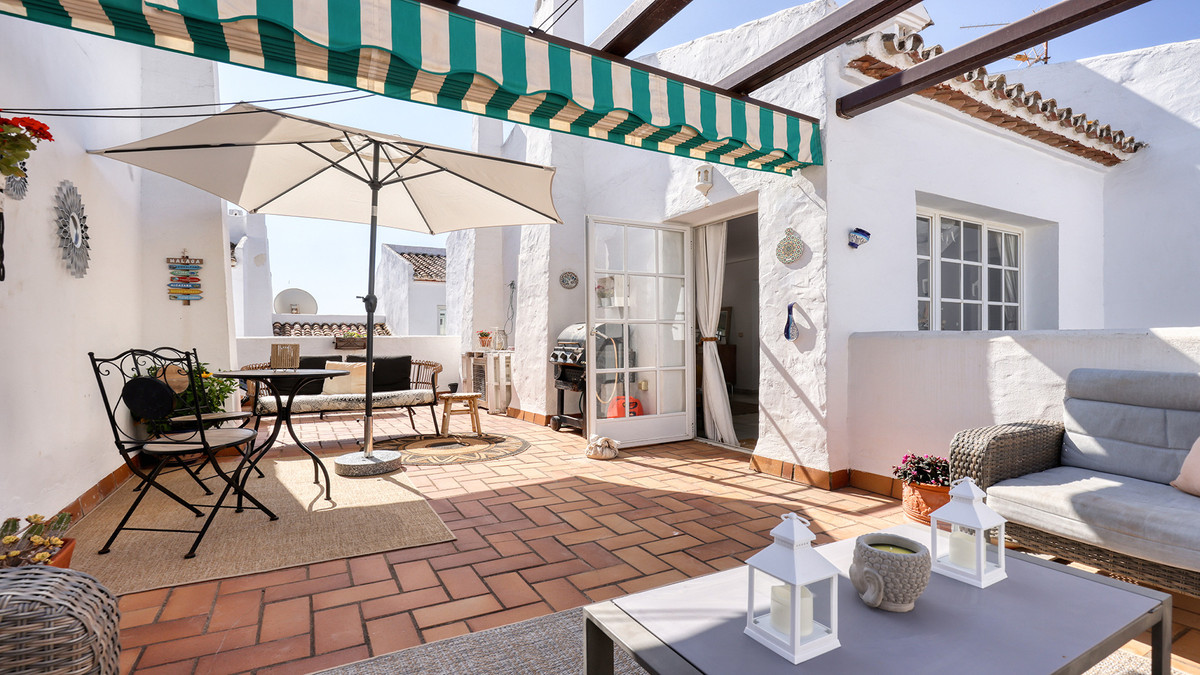2 Bed Apartment for sale in La Duquesa Costa Del Sol, Málaga, Spain