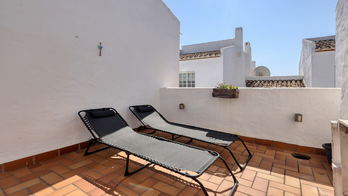 2 Bed Apartment for sale in La Duquesa Costa Del Sol, Málaga, Spain