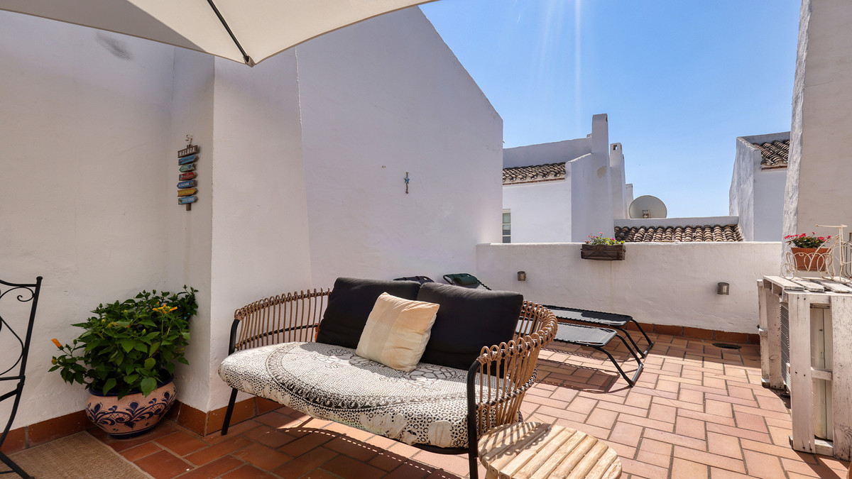 2 Bed Apartment for sale in La Duquesa Costa Del Sol, Málaga, Spain