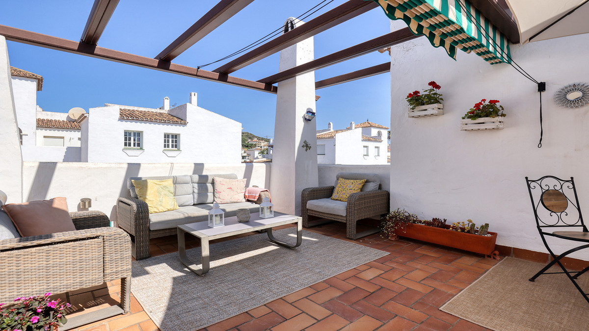2 Bed Apartment for sale in La Duquesa Costa Del Sol, Málaga, Spain