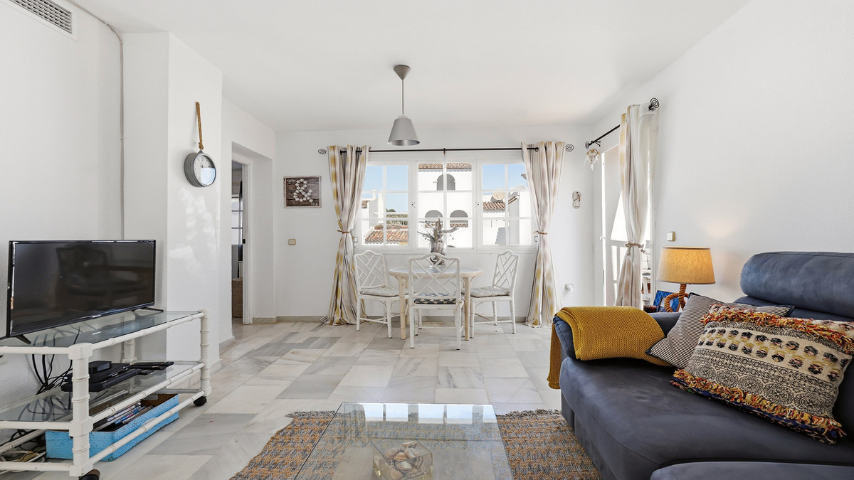 2 Bed Apartment for sale in La Duquesa Costa Del Sol, Málaga, Spain