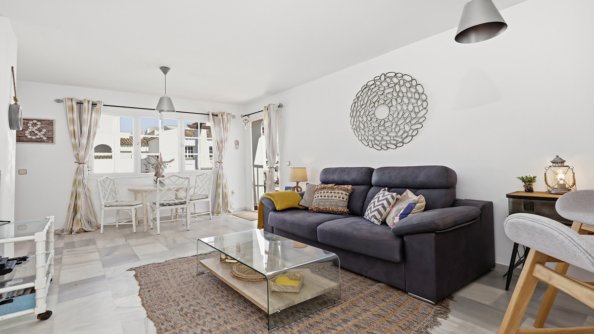2 Bed Apartment for sale in La Duquesa Costa Del Sol, Málaga, Spain