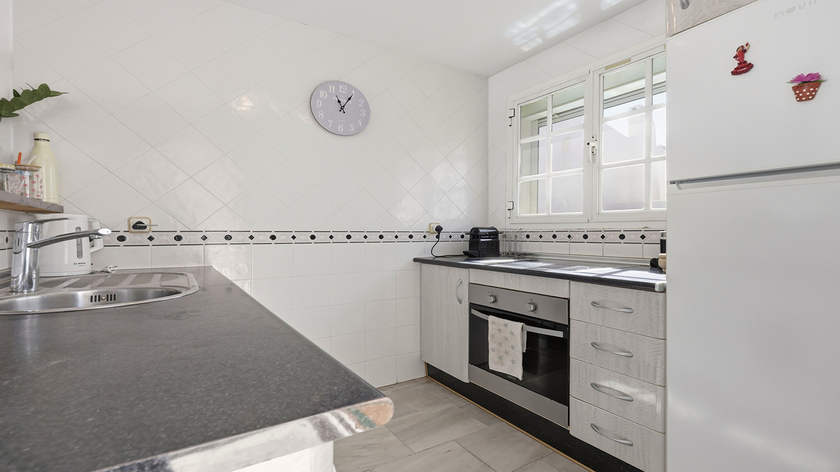 2 Bed Apartment for sale in La Duquesa Costa Del Sol, Málaga, Spain