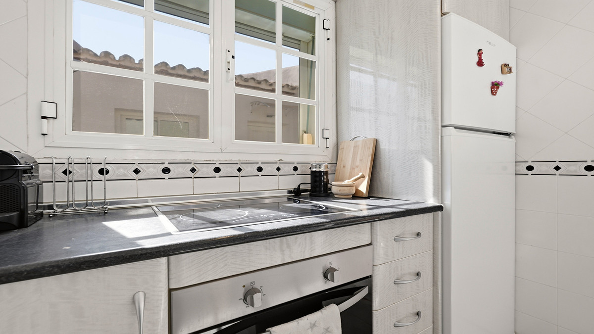 2 Bed Apartment for sale in La Duquesa Costa Del Sol, Málaga, Spain