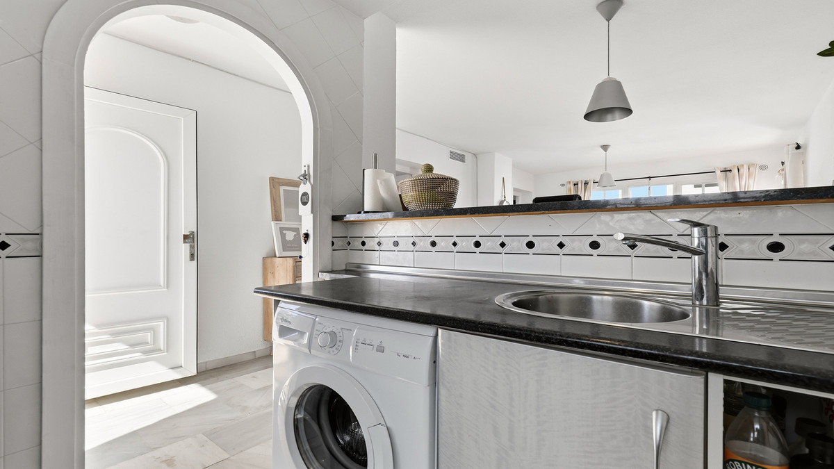2 Bed Apartment for sale in La Duquesa Costa Del Sol, Málaga, Spain
