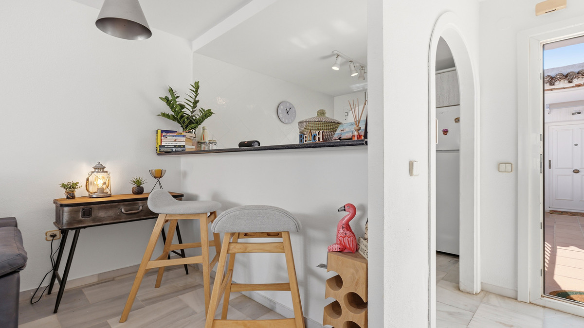 2 Bed Apartment for sale in La Duquesa Costa Del Sol, Málaga, Spain