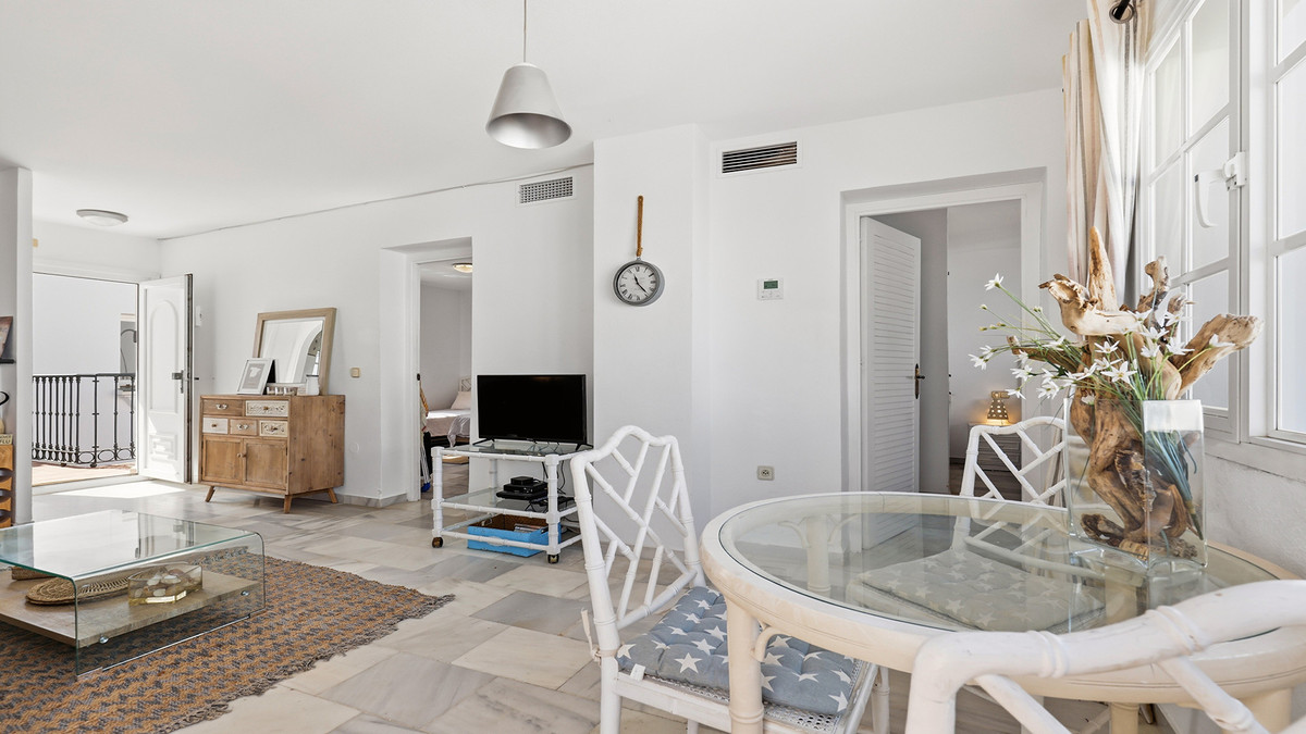 2 Bed Apartment for sale in La Duquesa Costa Del Sol, Málaga, Spain