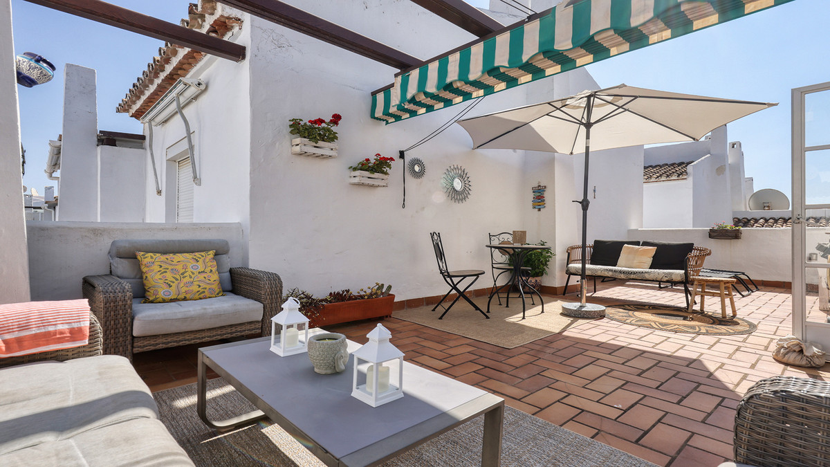 2 Bed Apartment for sale in La Duquesa Costa Del Sol, Málaga, Spain