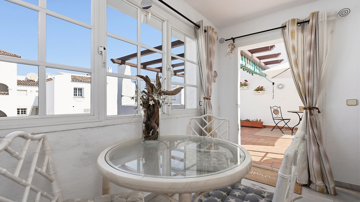 2 Bed Apartment for sale in La Duquesa Costa Del Sol, Málaga, Spain