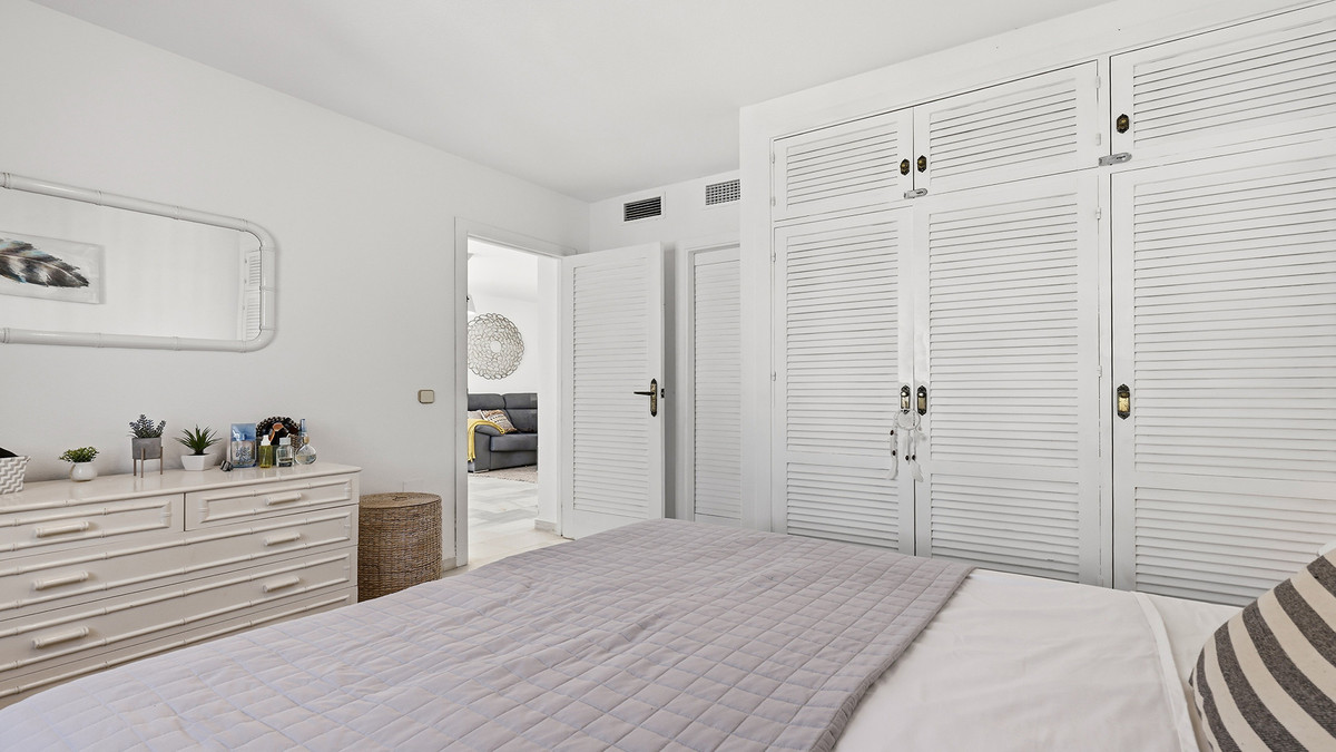 2 Bed Apartment for sale in La Duquesa Costa Del Sol, Málaga, Spain