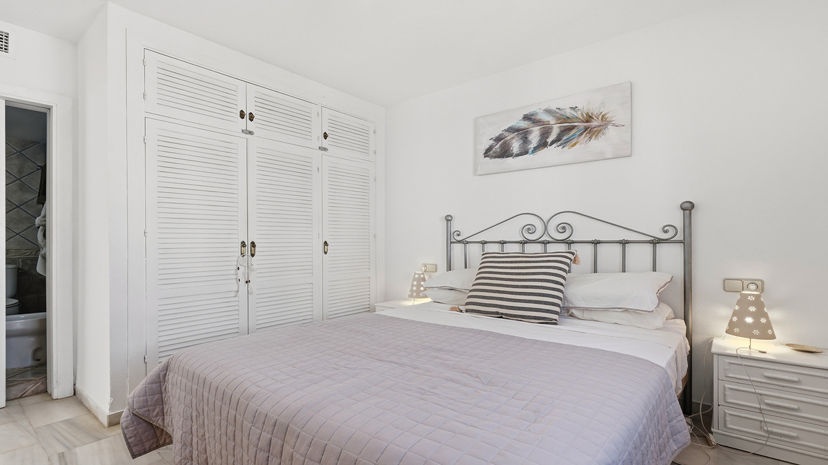 2 Bed Apartment for sale in La Duquesa Costa Del Sol, Málaga, Spain
