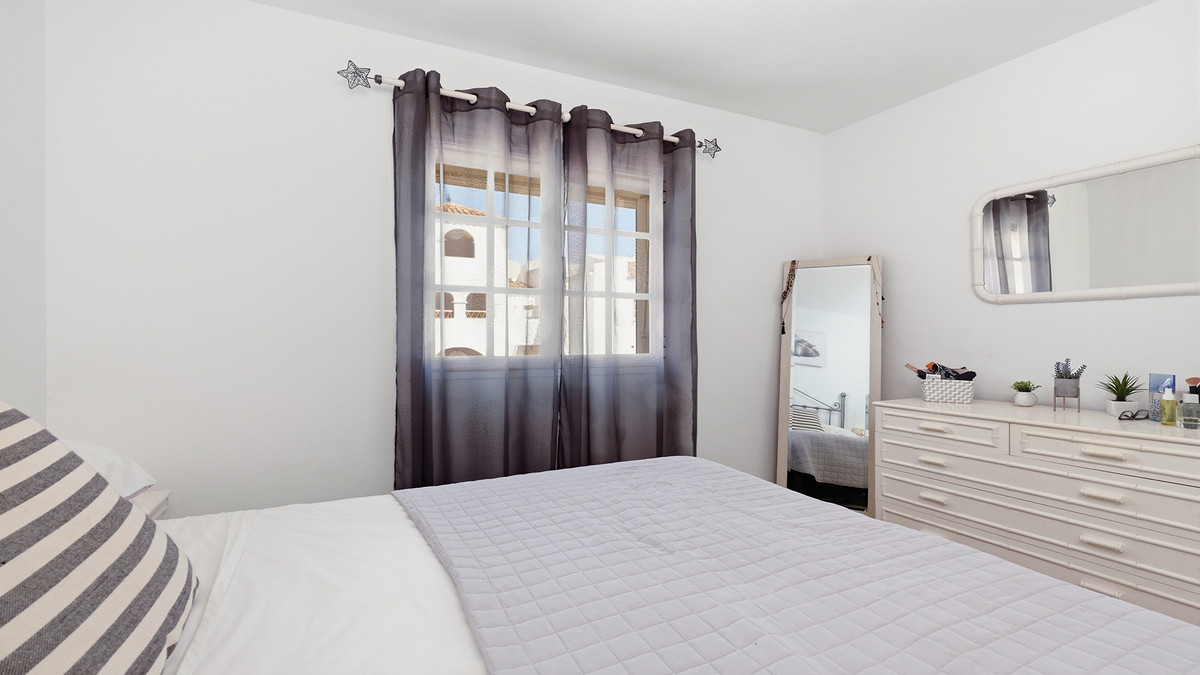 2 Bed Apartment for sale in La Duquesa Costa Del Sol, Málaga, Spain