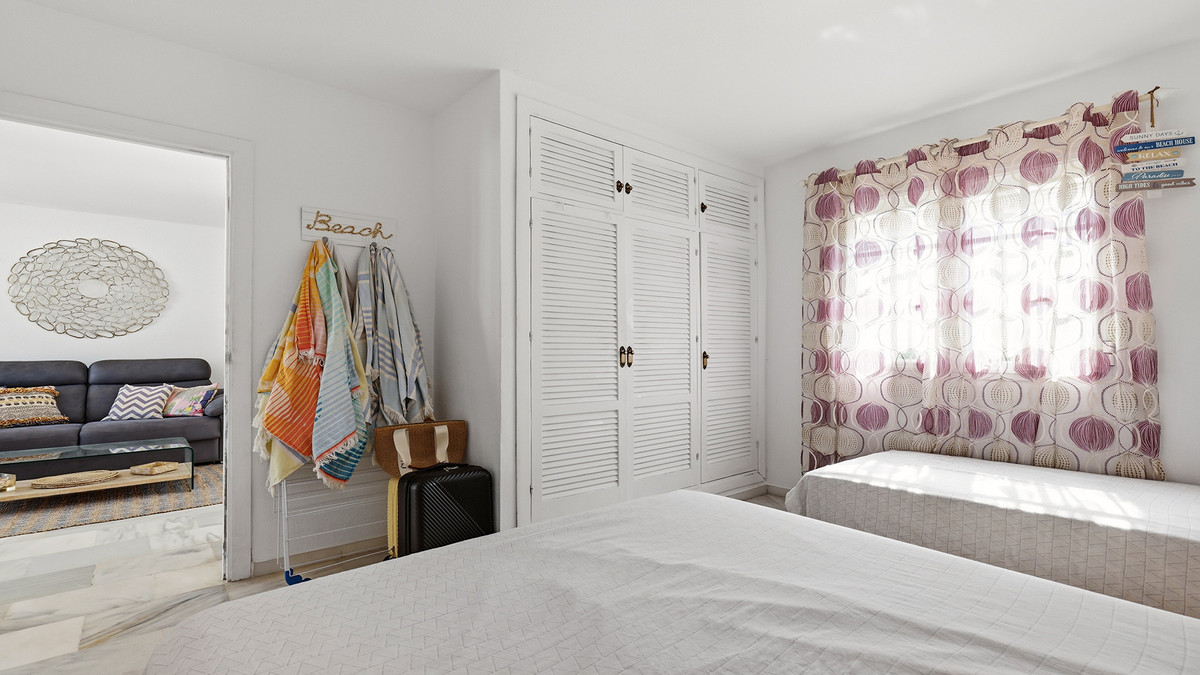 2 Bed Apartment for sale in La Duquesa Costa Del Sol, Málaga, Spain