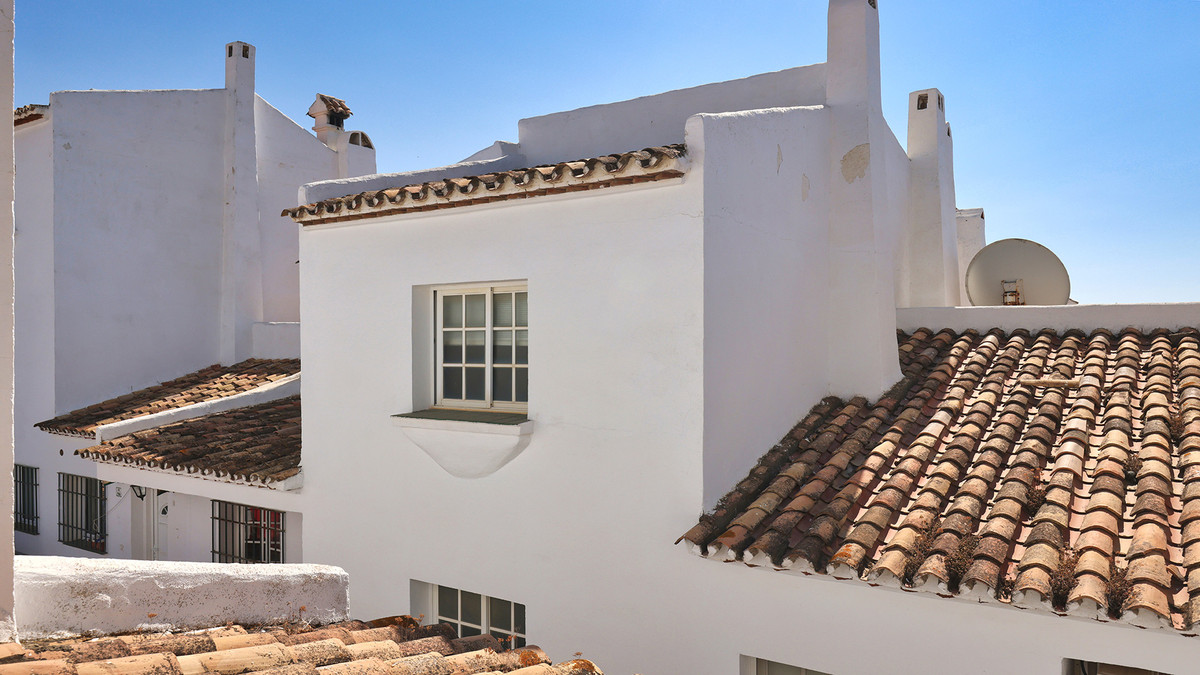 2 Bed Apartment for sale in La Duquesa Costa Del Sol, Málaga, Spain