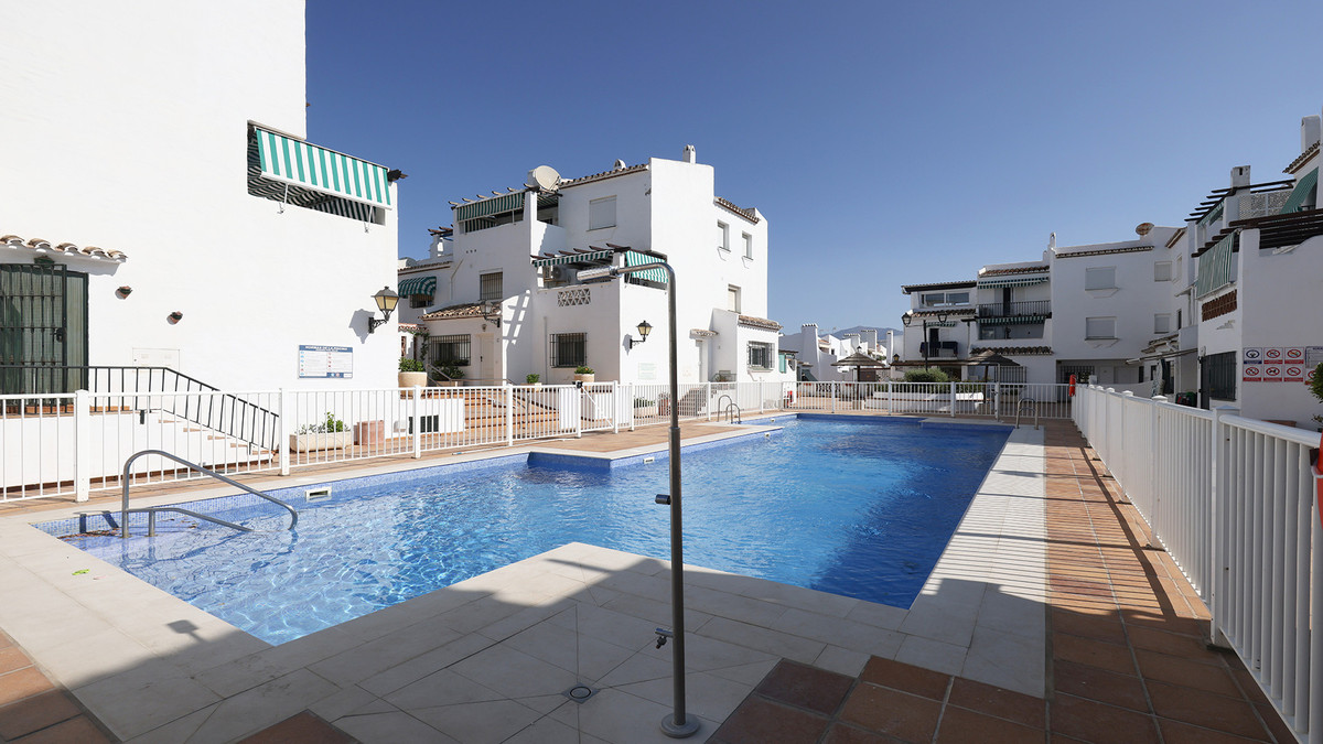 2 Bed Apartment for sale in La Duquesa Costa Del Sol, Málaga, Spain