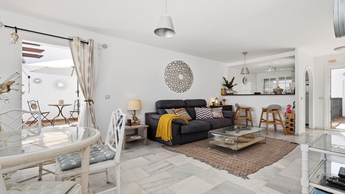 2 Bed Apartment for sale in La Duquesa Costa Del Sol, Málaga, Spain