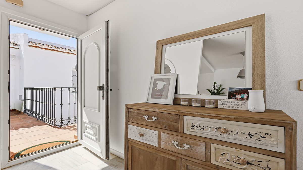 2 Bed Apartment for sale in La Duquesa Costa Del Sol, Málaga, Spain