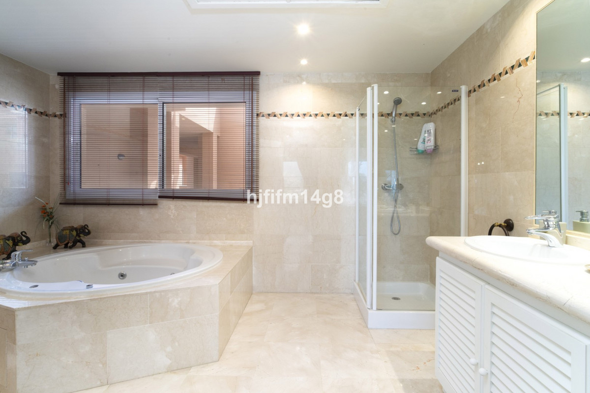 4 Bed Apartment for sale in Nueva Andalucía Costa Del Sol, Málaga, Spain