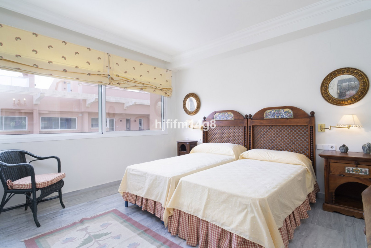 4 Bed Apartment for sale in Nueva Andalucía Costa Del Sol, Málaga, Spain