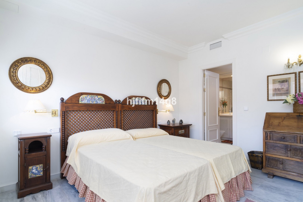 4 Bed Apartment for sale in Nueva Andalucía Costa Del Sol, Málaga, Spain