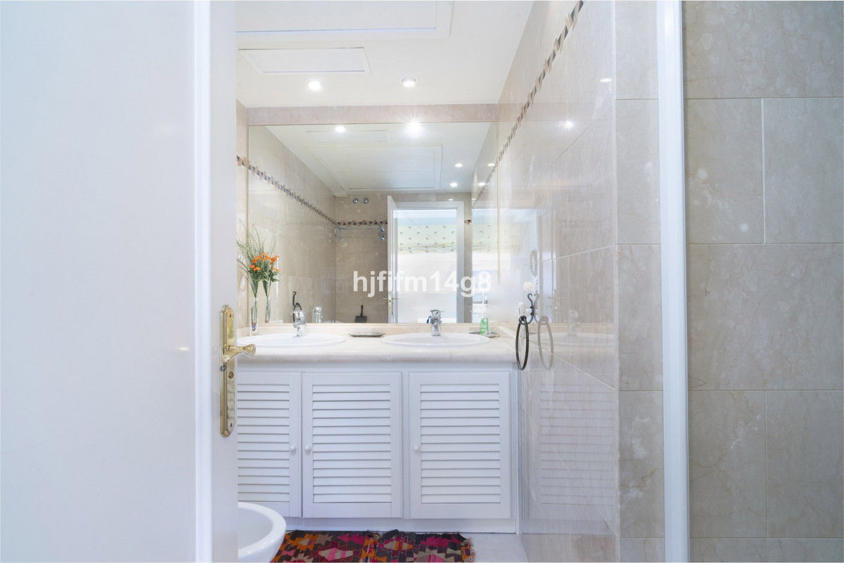 4 Bed Apartment for sale in Nueva Andalucía Costa Del Sol, Málaga, Spain