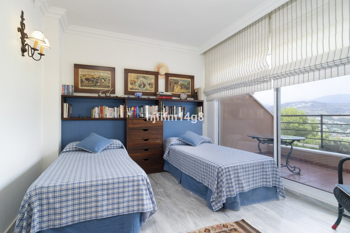 4 Bed Apartment for sale in Nueva Andalucía Costa Del Sol, Málaga, Spain
