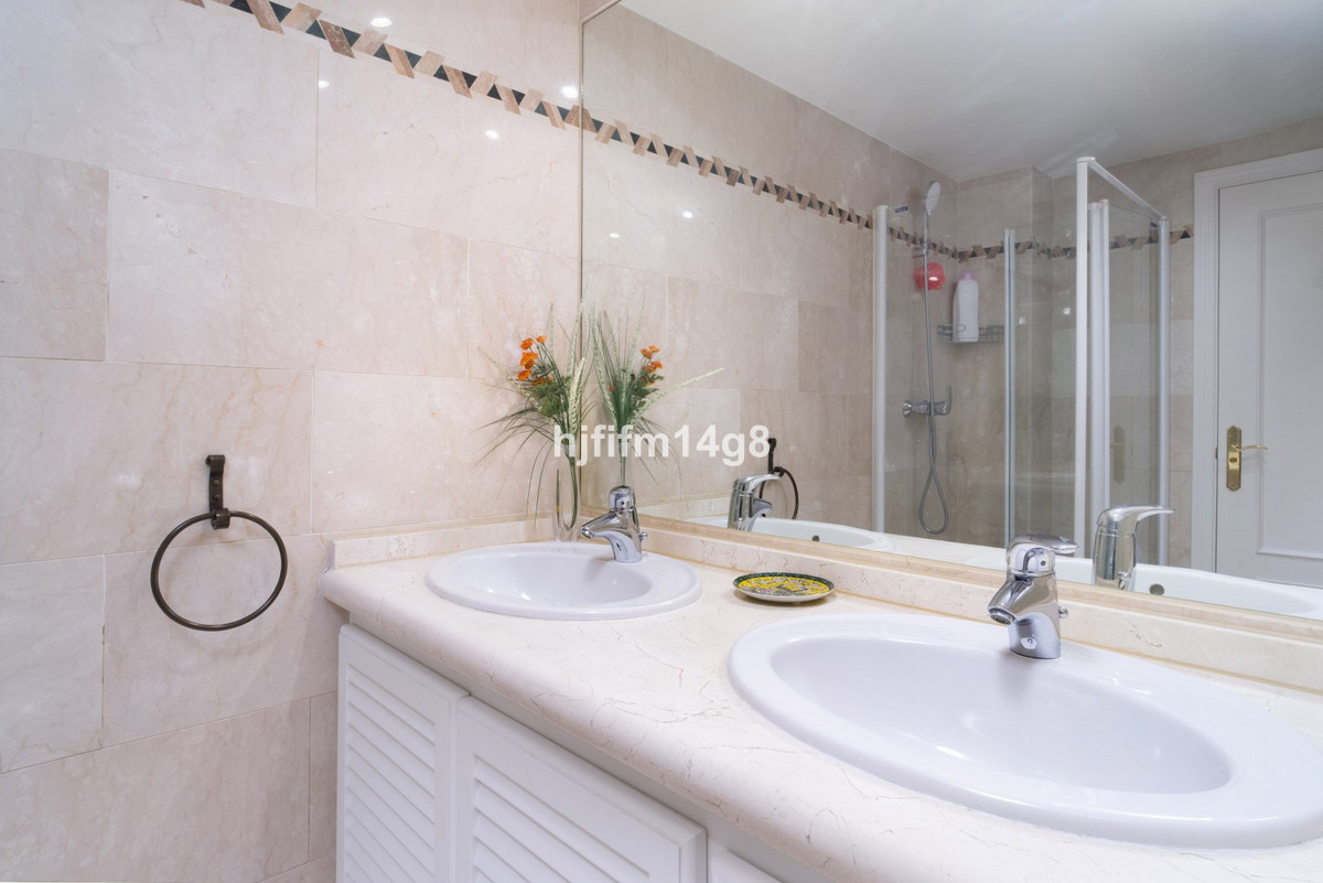 4 Bed Apartment for sale in Nueva Andalucía Costa Del Sol, Málaga, Spain